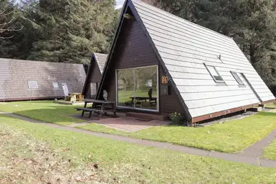 Owl Lodge, pet friendly, with a garden in Invergarry