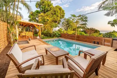 Image de Villa Esprit Nature avec salle de bain extérieure et piscine chauffée