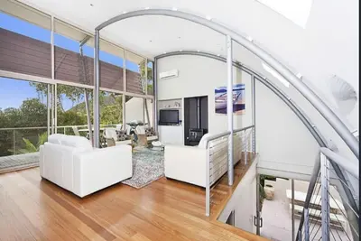 Image de Immaculate designer house-sweeping views over iconic Blueys Beach 3min walk away