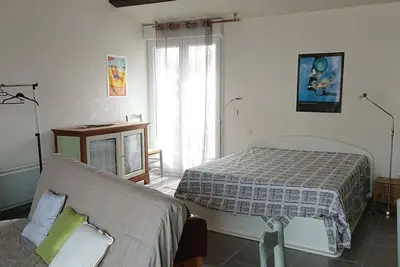 Image de Au pied de l'île d'Oléron, vaste studio avec cour et vélos.