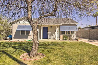 Image de 2 Mi to Dtwn Phoenix: Cottage w\/ Private Yard!