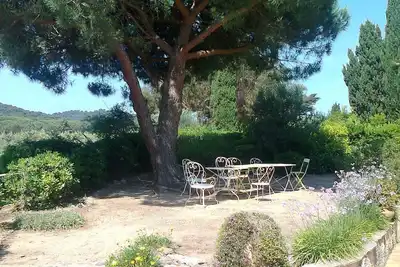 Image de Porquerolles Aout 2022 Maison avec jardin privatif en bordure du village