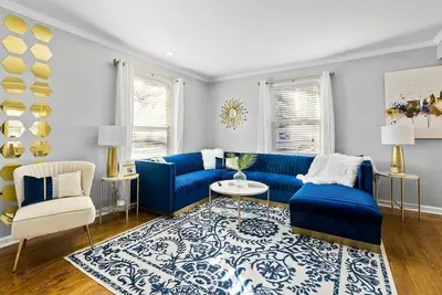 Image de The adorable Kansas City Coach House is cozy, clean, and comfortable