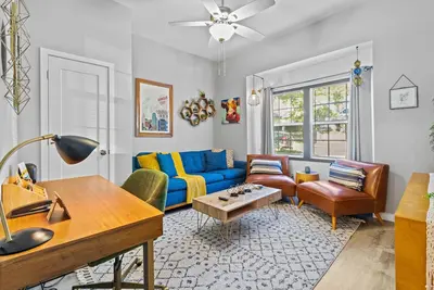 Image de The Lounge minutes f/ Plaza, Downtown and Umkc! Bungalow Minutes F/Plaza!