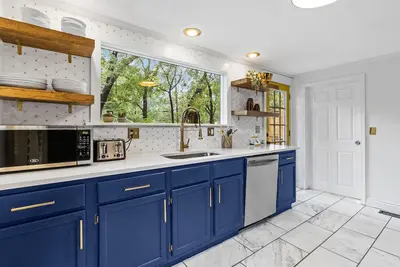 Image de Walkable to Waldo + Parking & Fenced Yard!