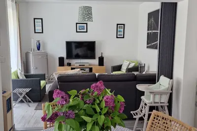 Image de Maison avec jardin clos  à 5mn à pieds de la plage jouxtant la forêt