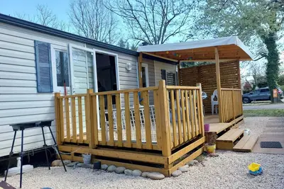 Image de Mobil home 6 pers. climatisé, au pied du Lubéron, camping 4* domaine des Iscles