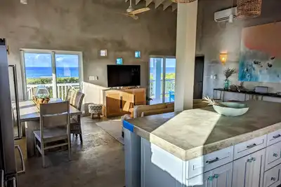 Image de Brand New Estate w/2-Ocean Views, 1 Mile to Surfer's Beach. New Pool!