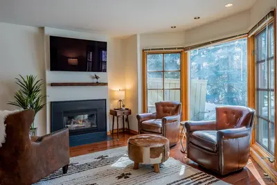 Image de Andora Villa Condo 119 - Relax on Trail Creek and Walk to Downtown