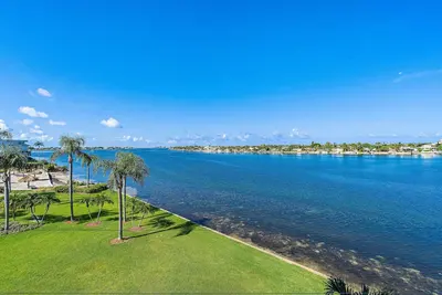 Image de Sea Sweet - Freshly Renovated Open Condo Overlooking Boca Ciega Bay - New Rental