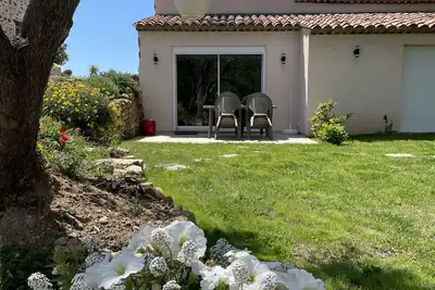 Image de Cottage Tout Neuf chaleureux au calme avec piscine-