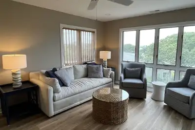 Image de Westport - Beacon's Reach - Newly Renovated 3br, 3ba with water and marina view