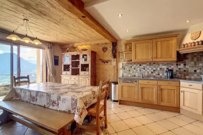 Image de Rez-de-chaussée, vue panoramique, terrasse, balcon, télévision, casier à ski, 100m², La Toussuire