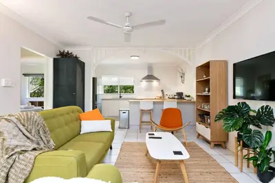 Image de Tiki Dreams: Charming Cairns Retreat with Pool, Balcony & Easy Access to the City Center