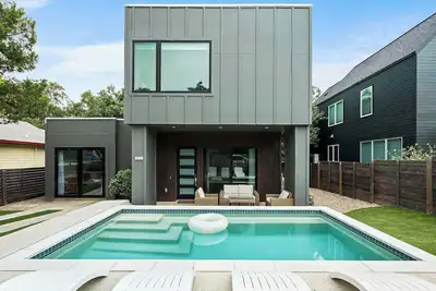 Image de Modern East Atx Home near Ut | Private Pool | Bbq