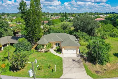 Image de 3-bed vacation home 18 min. from Manasota Beach & 5 min to Warm Mineral Springs