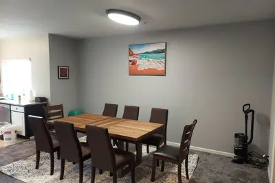 Image de Spacious 3 bdrm, 8 beds, 2 baths w/ full kitchen