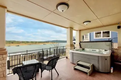 Image de Family Home w\/Hot Tub & Dock for fishing\/swimming