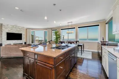 Image de Panoramic Ocean View Luxury House in Downtown Manhattan Beach!