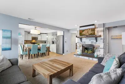 Image de Spacious First Floor 2br/2ba Condo with Pool!