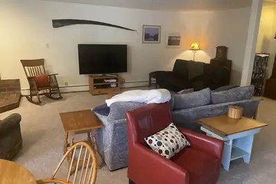 Image de Spacious 1700 sqft 2 bdrm near airport and downtown-Sleeps 8, pet friendly