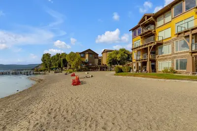 Image de Your personal oasis! 3 bedroom condo! Top floor!