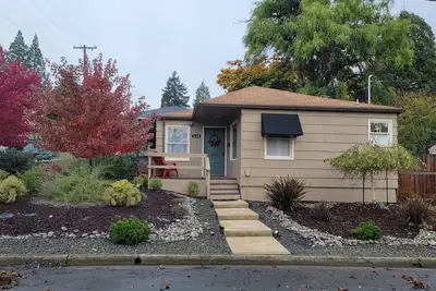 Image de Heavenly Bungalow, immaculately clean, close to downtown!