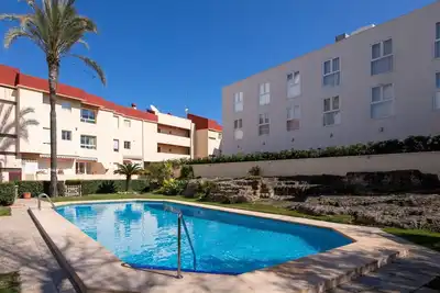 Image de Confortable appartement pour 2 personnes avec climatisation, piscine, Tv et parking