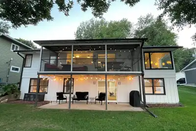 Image de Lakefront Carlson Cabin East Lake Okoboji