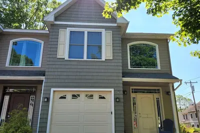 Image de Beautiful Bolton Landing Townhouse - Walk to restaurants, shopping & beach