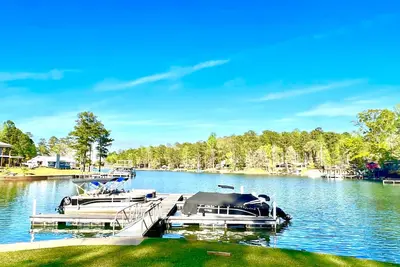 Image de End Of The Line - Lake Martin views- Sleeps 12