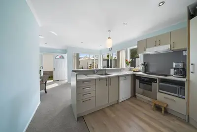 Image de The Little Blue House - Half Moon Bay Holiday Home