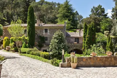 Image de Masia El Moli de Can Burjats avec piscine et cheminée