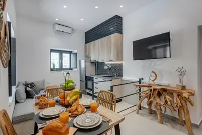 Syrose Suites
