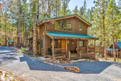 Image de Place to Call Home - Cabin Inside Yosemite! - Dog Friendly!