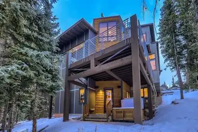 Image de Parade of Homes triple award winning estate, short Walk To Slopes, sprawling modern luxury! !