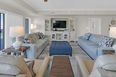 Image de Harbor Landing 201b – Spacious Harbor View Condo with Beach Access