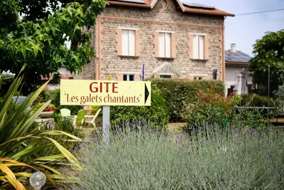 Image de Maison de vacances 'Gîte Les Galets Chantants' avec vue sur la montagne, terrasse privée et Wi-Fi