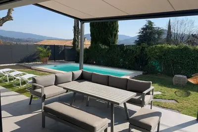 Image de Villa Moderne Individuelle Avec Vue Sur Le Mont Ventoux