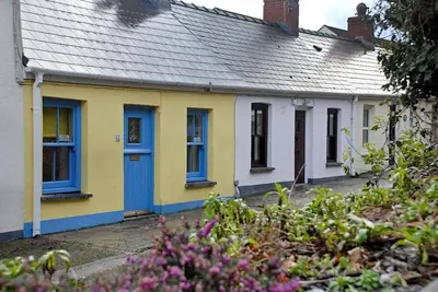 Image de Cottage in the heart of Little Haven - walking distance to beach - with parking