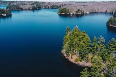 Image de This cottage is a 3 bedroom(s), 1 bathrooms, located in  Parry Sound, , On.