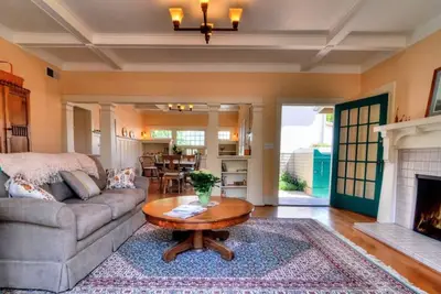 Image de Central location, walk to restaurants!