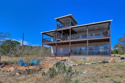 Image de Lucky Fish | 3br with Gorgeous Views of Canyon Lake