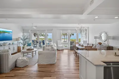 Image de Gulf View + Steps from Pool and Beach- The Golden Pearl by Royal Destinations