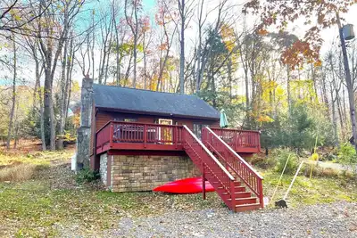 Image de Cubs Den - Hot Tub- Walk to Lake-Fire Pit -Kayaks