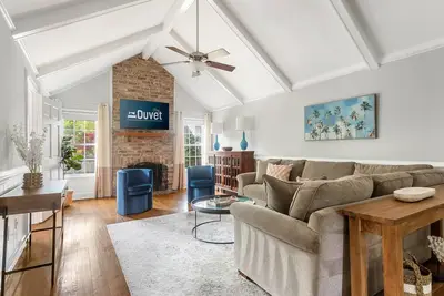 Image de The Attwood | Close To Town Center!