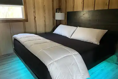 Image de Sunset Cabin W\/Hot Tub-Spring*Summer*Winter*Fall-Luxurious Farmhouse at its Best