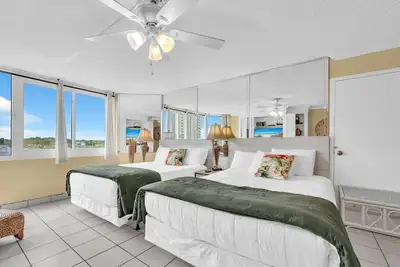 Image de ☀️ Beachside Pool- Cafe- Kiddie Pool- Studio Top of the Gulf 610☀️
