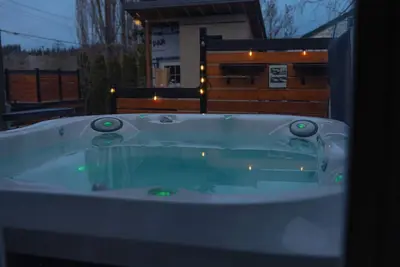 Image de Luxury pet friendly estate w/ hot tub and heated pool in the heart of the city