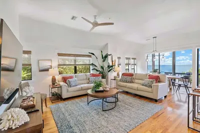 Image de Beachfront🌊3 King suites & bunk room🛏️Pet Friendly🐾